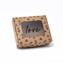 Cargar imagen en el visor de la galería, Caja Chocolate Love Kraft
