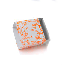Cargar imagen en el visor de la galería, Caja Scone Flores Fluorescente