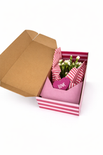 Cargar imagen en el visor de la galería, Caja Bouquet  Rayas Rosa y Burgundy
