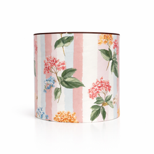 Cargar imagen en el visor de la galería, Caja Redonda Bloom Stripes 20x20cm

