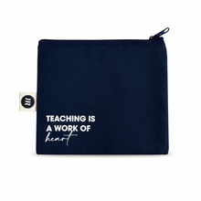 Cargar imagen en el visor de la galería, Pouch Mediana Día del Maestro Azul Marino
