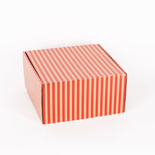 Cargar imagen en el visor de la galería, Caja Pastel Chico Rayas
