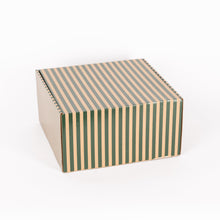 Cargar imagen en el visor de la galería, Caja Pastel Chico Rayas
