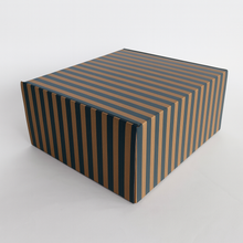 Cargar imagen en el visor de la galería, Caja Bookcase Rayas
