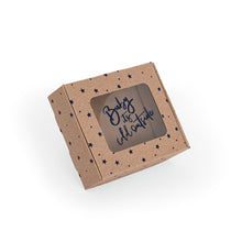 Cargar imagen en el visor de la galería, Caja Chocolate Kraft estrellas &quot;Baby it&#39;s cold outside&quot;
